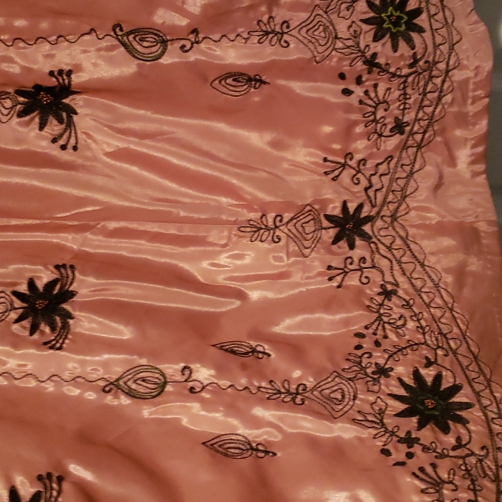Skirt.. - Picture 3 of 4